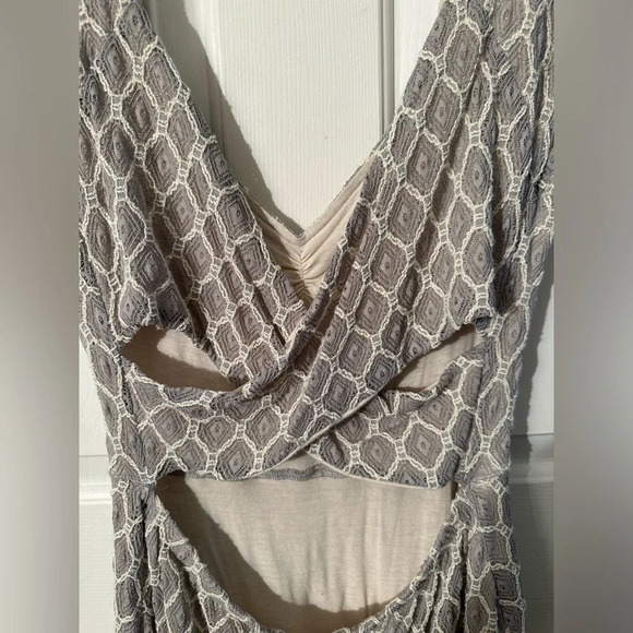 Deletta ANTHROPOLOGIE XL Diamond Lace Peplum Top Crisscrossed Back Cap Sleeve - Picture 6 of 10